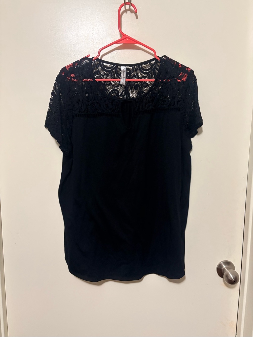Women's Black Lace Yoke Short Sleeve Top